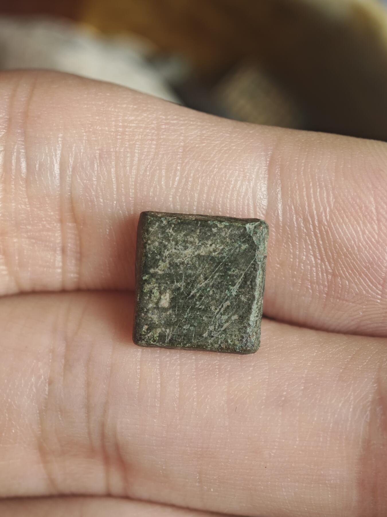 丝路的贵霜小店•暑期大回归•「第7期」 拜占庭方形点距铜砝码2.22g，13号类型，公元5-6世纪