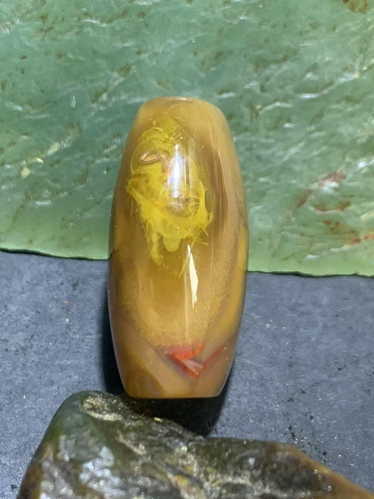 冻料漂金沙鸡油黄战国红玛瑙通货勒子一个，