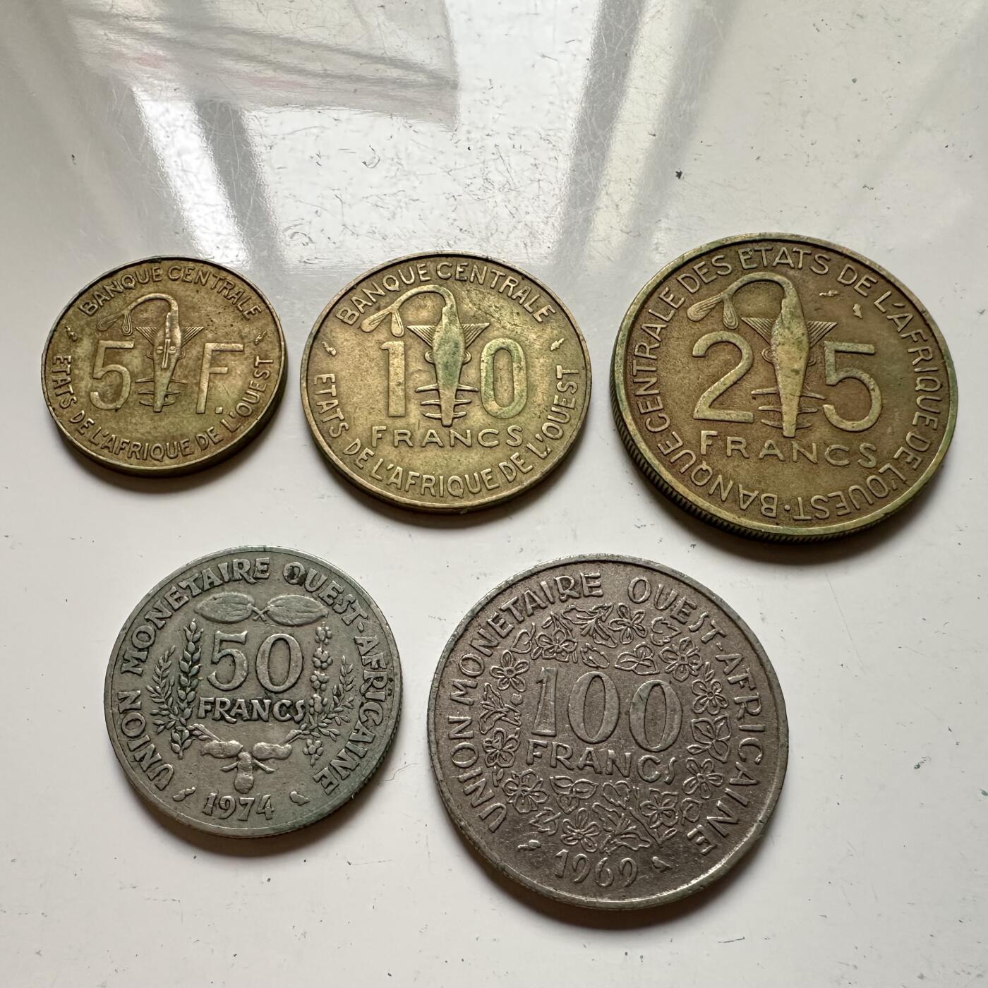 🌹外币初藏🌹🐯2025年第64场  每周二四六晚8️⃣点 接代拍 西非5枚套