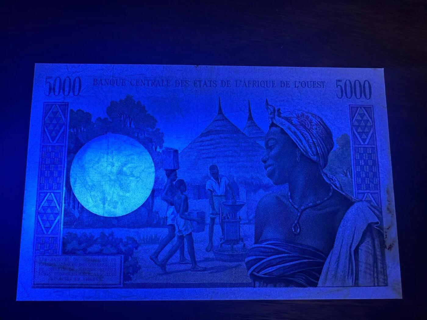 喜羊羊钱币收藏2025第4期高性价比回馈场（第一场）（众多稀有品种高性价比精品纸钞） 西非/科特迪瓦	P-104Ah 1961-65年5000法郎		品相如图	1614182