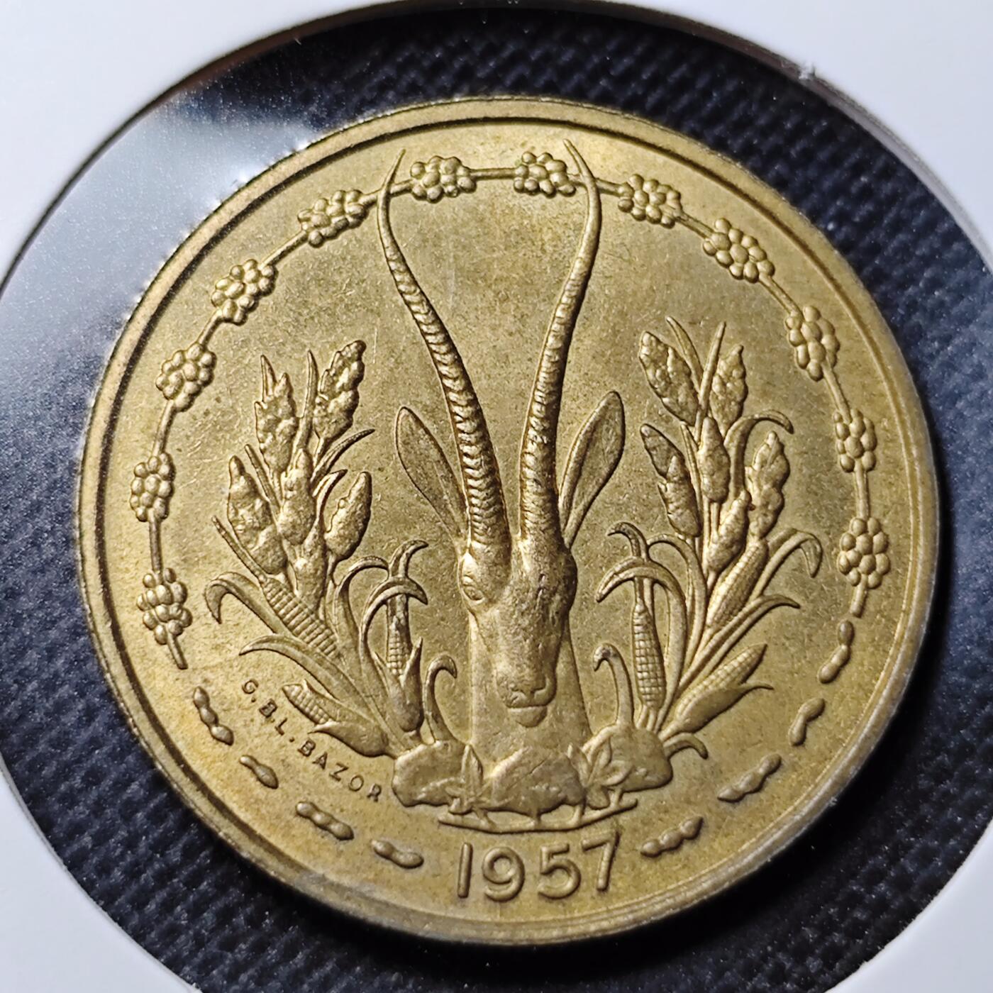 KK钱币收藏小铺 第300期 百期特拍3连拍第2场  周末发货  1957法属西非25法郎铜币 好品
