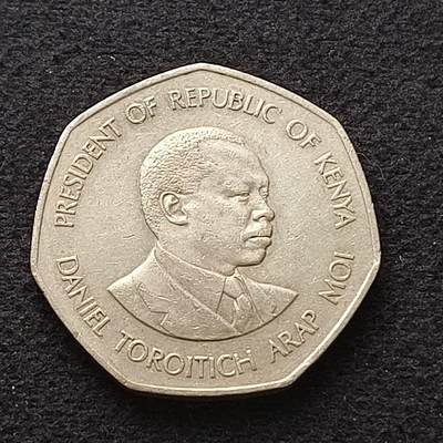 【全场包邮】纯粹捡漏拍435场 - 肯尼亚1985年总统丹尼尔·阿拉普·莫伊5先令七边形币