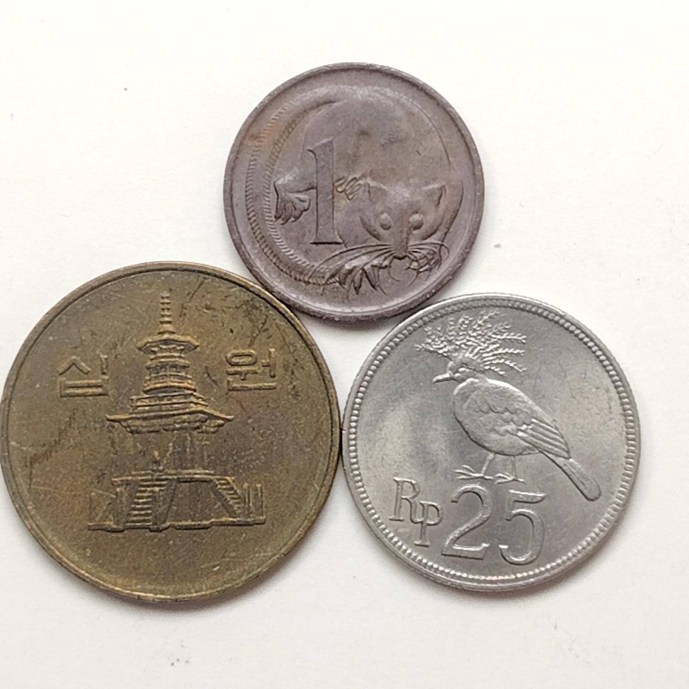 布加迪🐬～世界钱币(上海)🌾第 226 期 /  各国套币和散币 散币3枚