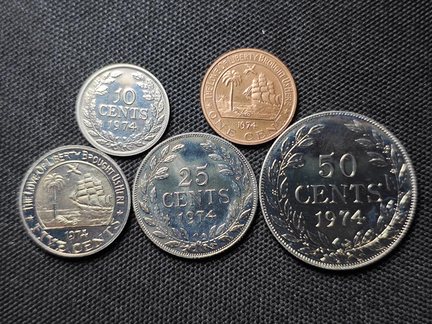 KK钱币收藏小铺 第300期 百期特拍3连拍第2场  周末发货  1974利比里亚大小面值精制币一组