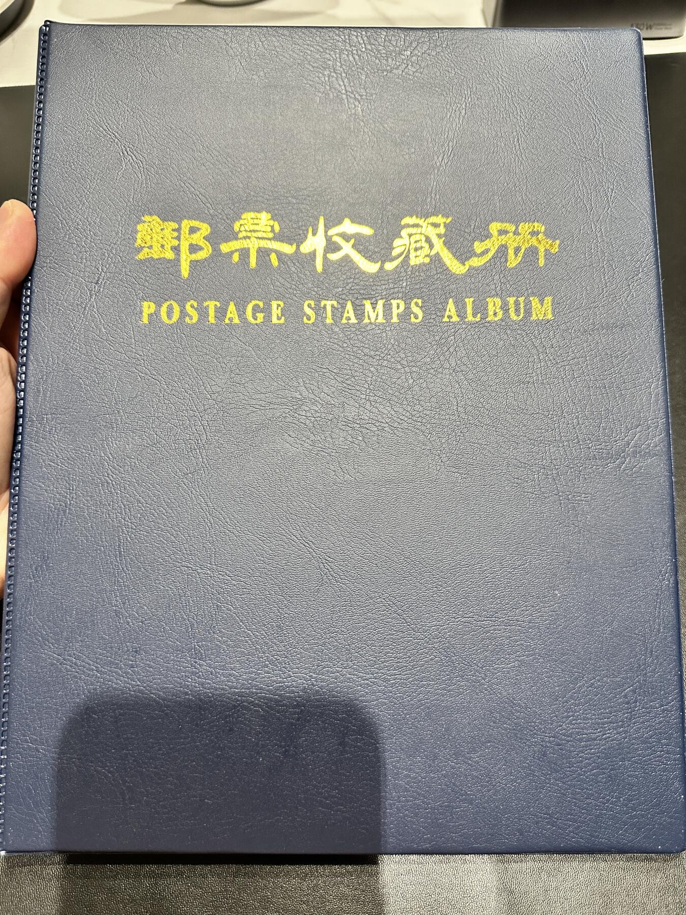 《外钞收藏家》第五百三十八期（本期有精美裸币、稀少美元、精美法属）（本平台长期征集拍品、欢迎藏友们联系合作） 明泰邮票册1本，内含国外恐龙、海洋生物邮票若干