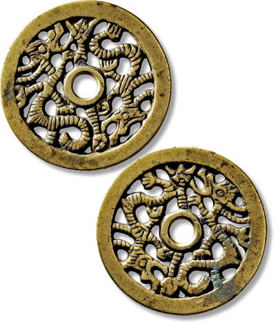 上海匡时2025年春季拍卖会 清双龙镂空挂花一枚，直径：56.2mm，厚：3.3mm，重量：44.7g