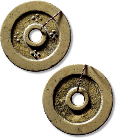 上海匡时2025年春季拍卖会 清庙宇钱一枚，直径：55mm，厚：5.6mm，重量：88g，华夏评级：84，评级编号：6562524783