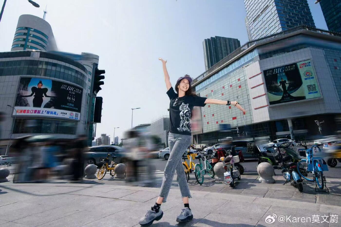 零元拍：雨后夏夜，大秀一场！莫文蔚亲笔签名莫文蔚精选 Karen More黑胶LP限量版！331/3转180g，滚石唱片发行，日本压片进口！签于天津~