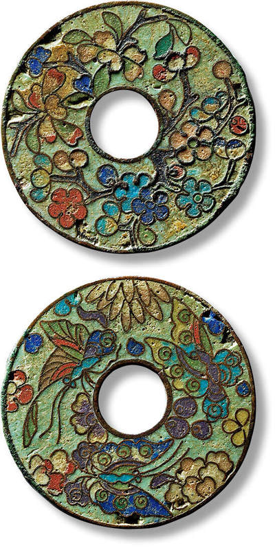 上海匡时2025年春季拍卖会 明珐琅彩花卉花钱一枚，直径：36.9mm，厚：1.6mm，重量：8.6g，极美品