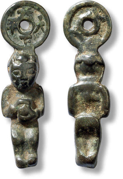 上海匡时2025年春季拍卖会 早期“天下太平”童子挂花一枚，长：42.8mm，重量：7.9g，极美品