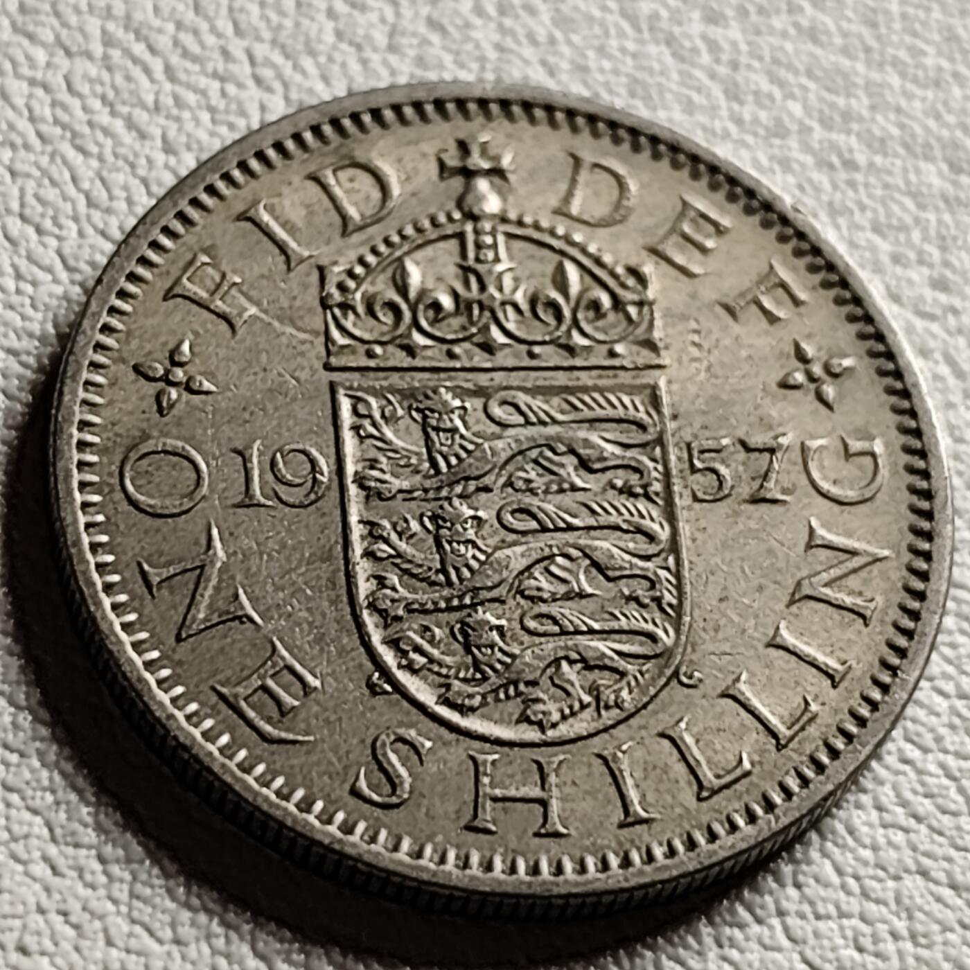 泉币菌-第40场-各国老币福利场 英国1先令硬币 英格兰三狮版 1957年 伊丽莎白二世 24mm