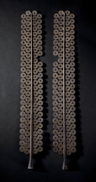 上海匡时2025年春季拍卖会 清“光绪通宝宝源”小平钱四排一百零一枚钱树一棵，高：67cm，仅缺铜钱一枚，保存极为完好，此类钱树超过百枚铜钱者甚少见，备注：邱文明旧藏邱文明(1900-1978)美国堪萨斯州人，父亲是卫理公会牧师，1906年携眷赴中国福建传教，其中文姓氏邱即闽南语发音。邱文明自幼即开始收藏，成长后返美接受大学教育并于1923年在科罗拉多州修得神学硕士，亦承其父衣砵来华传教，曾参加孙中山先生在北平协和医院