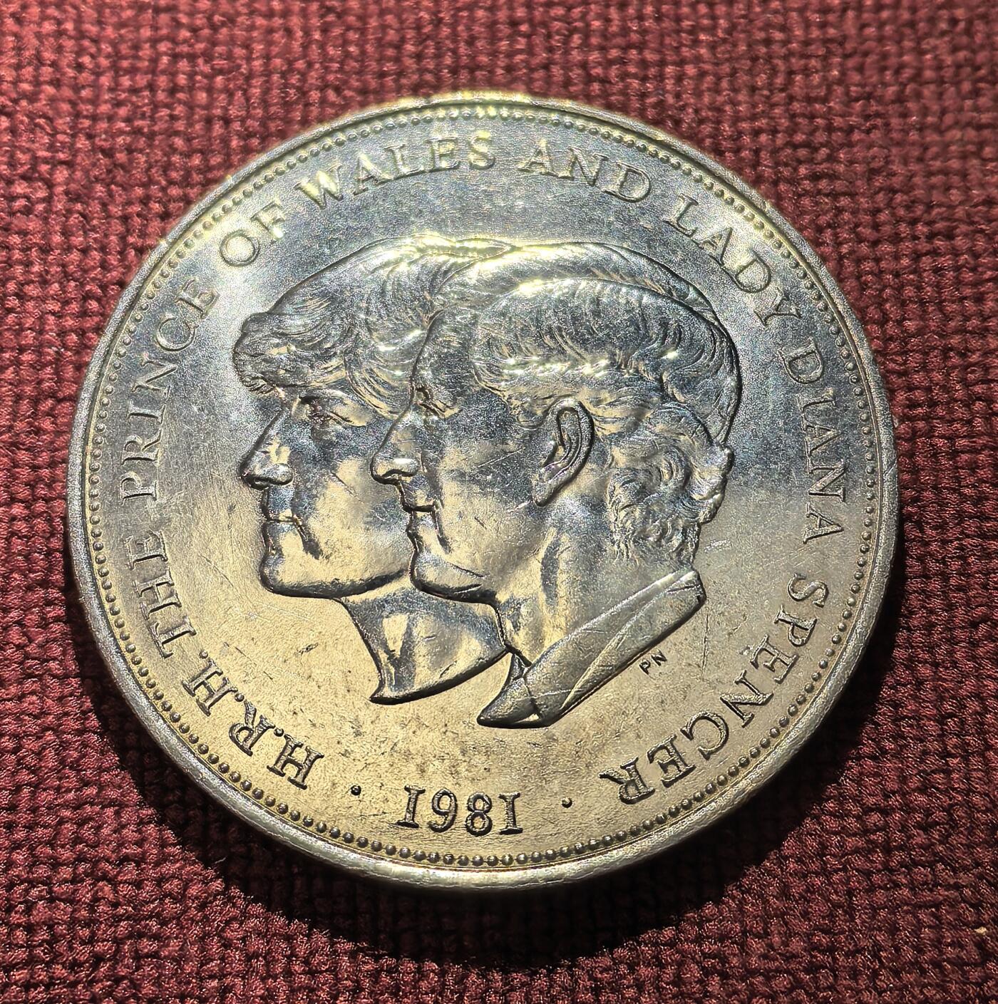 南宋泉阁俄币 外币 国币 专场第十二期【送拍无额外佣金】 英国 1981年 伊丽莎白二世 黛安娜王妃结婚纪念大型铜镍币 好品 镜面工艺