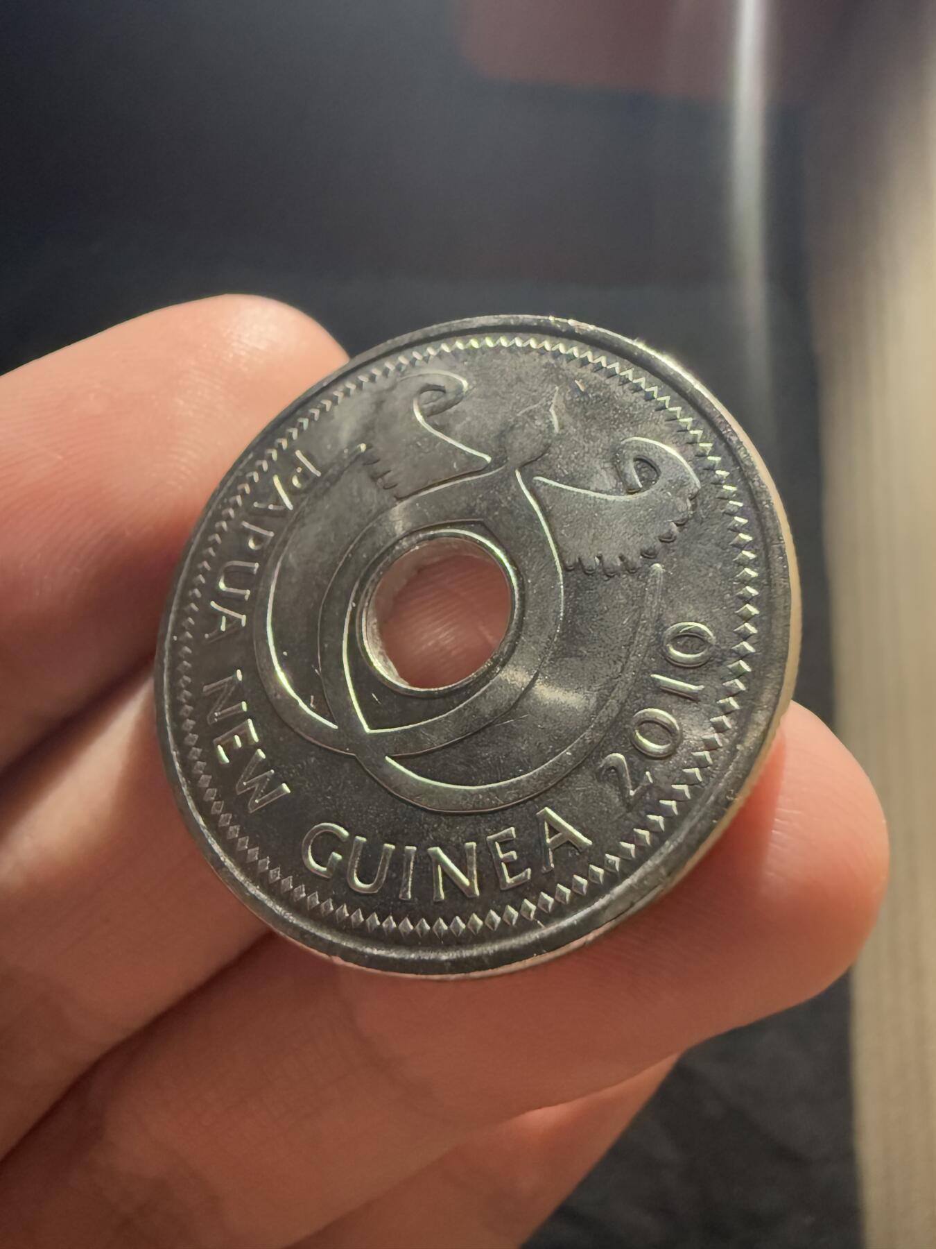 南宋泉阁俄币 外币 国币 专场第十二期【送拍无额外佣金】 帕劳 2010年鳄鱼纪念币 未流通双面转光 形制特殊 好品