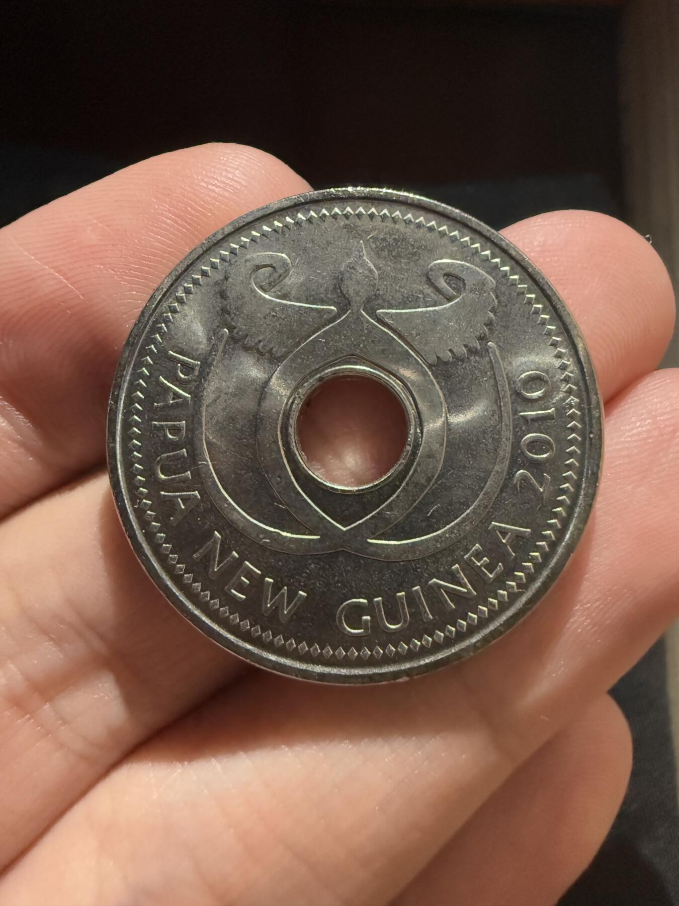 南宋泉阁俄币 外币 国币 专场第十二期【送拍无额外佣金】 帕劳 2010年鳄鱼纪念币 未流通双面转光 形制特殊 好品