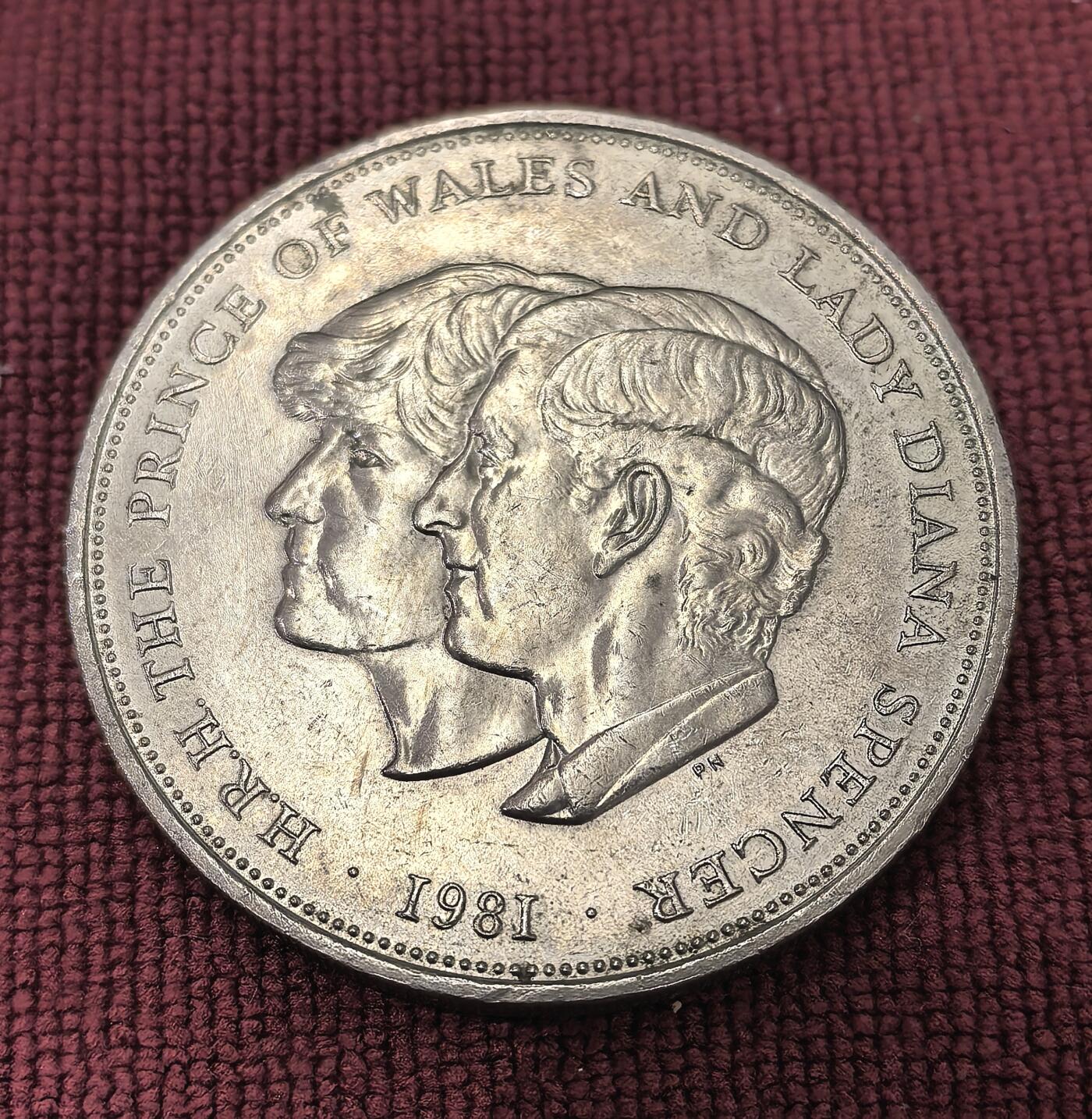 南宋泉阁俄币 外币 国币 专场第十二期【送拍无额外佣金】 英国 1981年 伊丽莎白二世 黛安娜王妃结婚纪念大型铜镍币 好品 镜面工艺