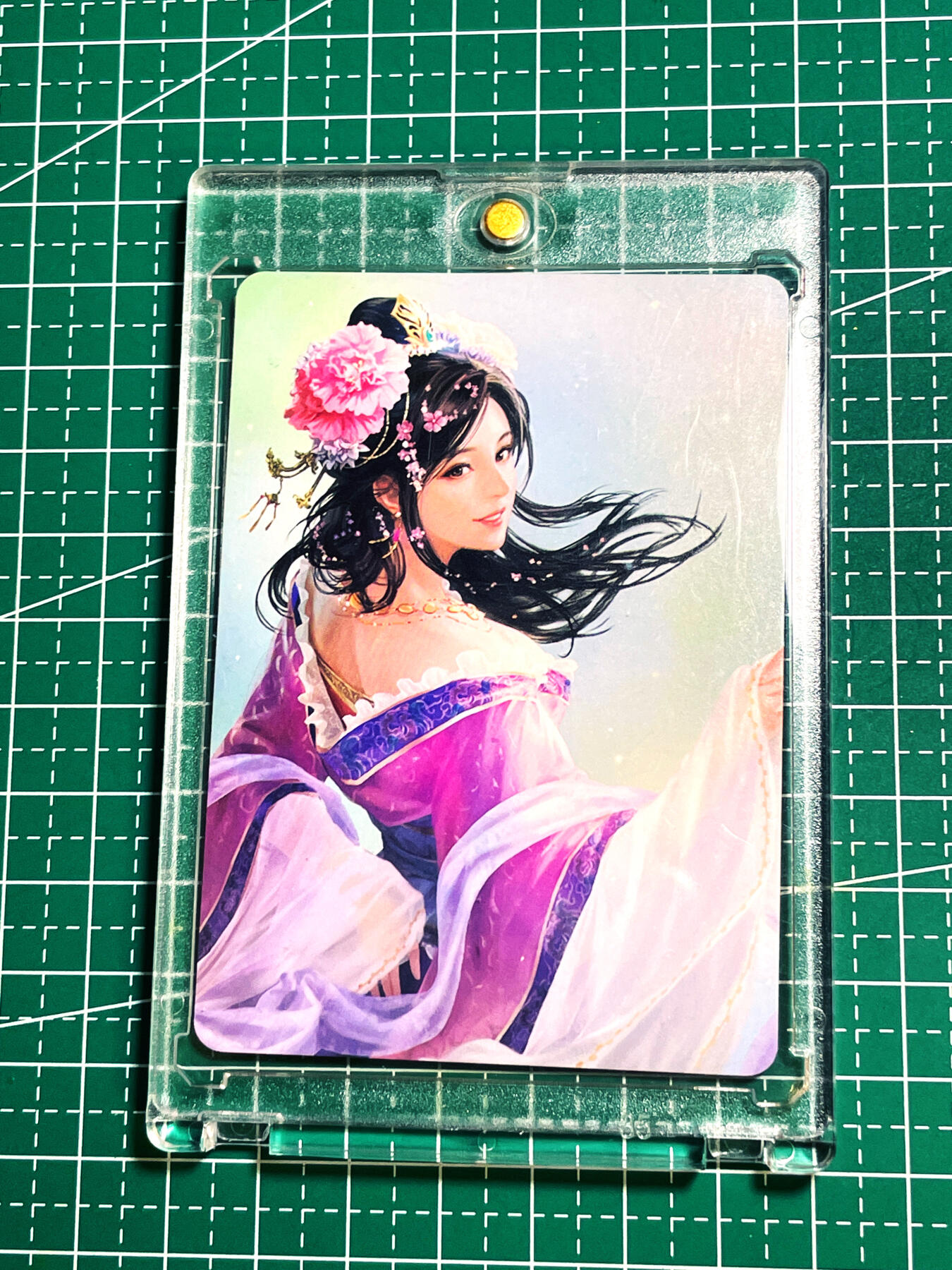显眼宝19期 那些巅峰颜值 【带卡砖】超美的三国志人物画像 重绘版 貂蝉一张  磨砂防水 彩闪工艺 尺寸 63*88