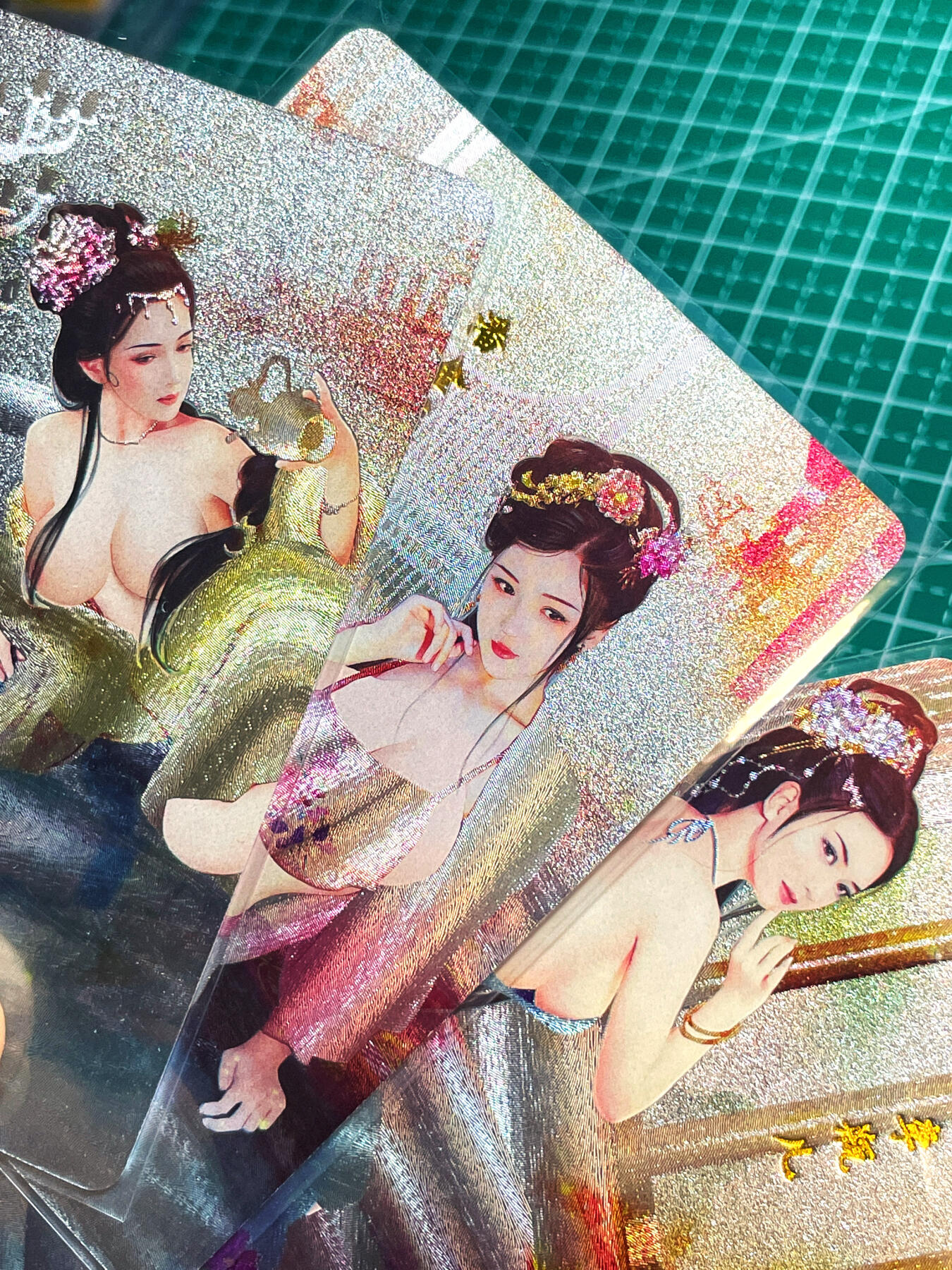 显眼宝19期 那些巅峰颜值 燎原卡牌 炸裂颜值 金瓶梅三拼 庞春梅 潘金莲 李瓶儿  粗闪工艺 三张  63*88