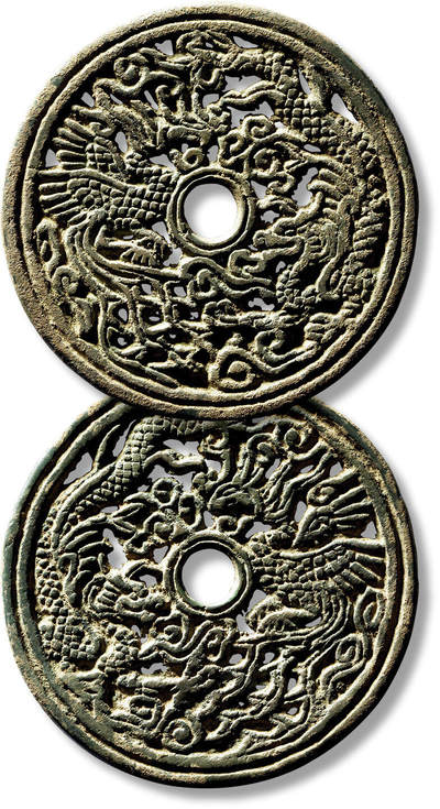 上海匡时2025年春季拍卖会 早期龙凤镂空花钱一枚，直径：54.3mm，厚：2.3mm，重量：27.9g，华夏评级：82，评级编号：6362904496