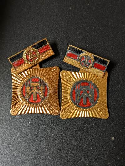 韵星假日拍卖第十九期 -- Rimey Holidays Auction 19 - 民主德国集体劳动荣誉奖章一对 早期珐琅版