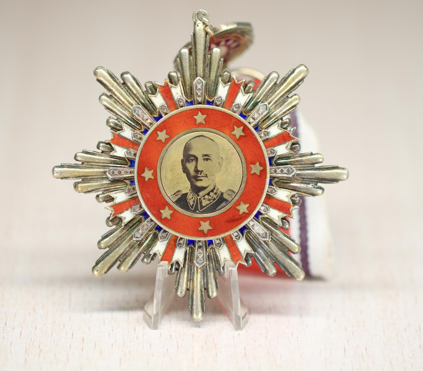 大猫徽章拍卖 第273期 国民政府 八年抗战胜利勋章 绶带非原配 余品相完好