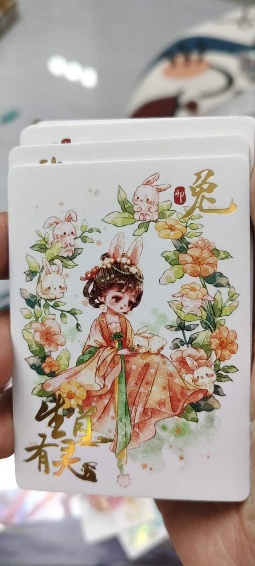 秋原瞳的小店第十六期（火辣辣的夏天，卡游最火哪吒和昆仑万象最火项目激情碰撞） x万物有灵系列十二生肖特卡一套齐，实物很萌，猪卡背有点瑕疵，
