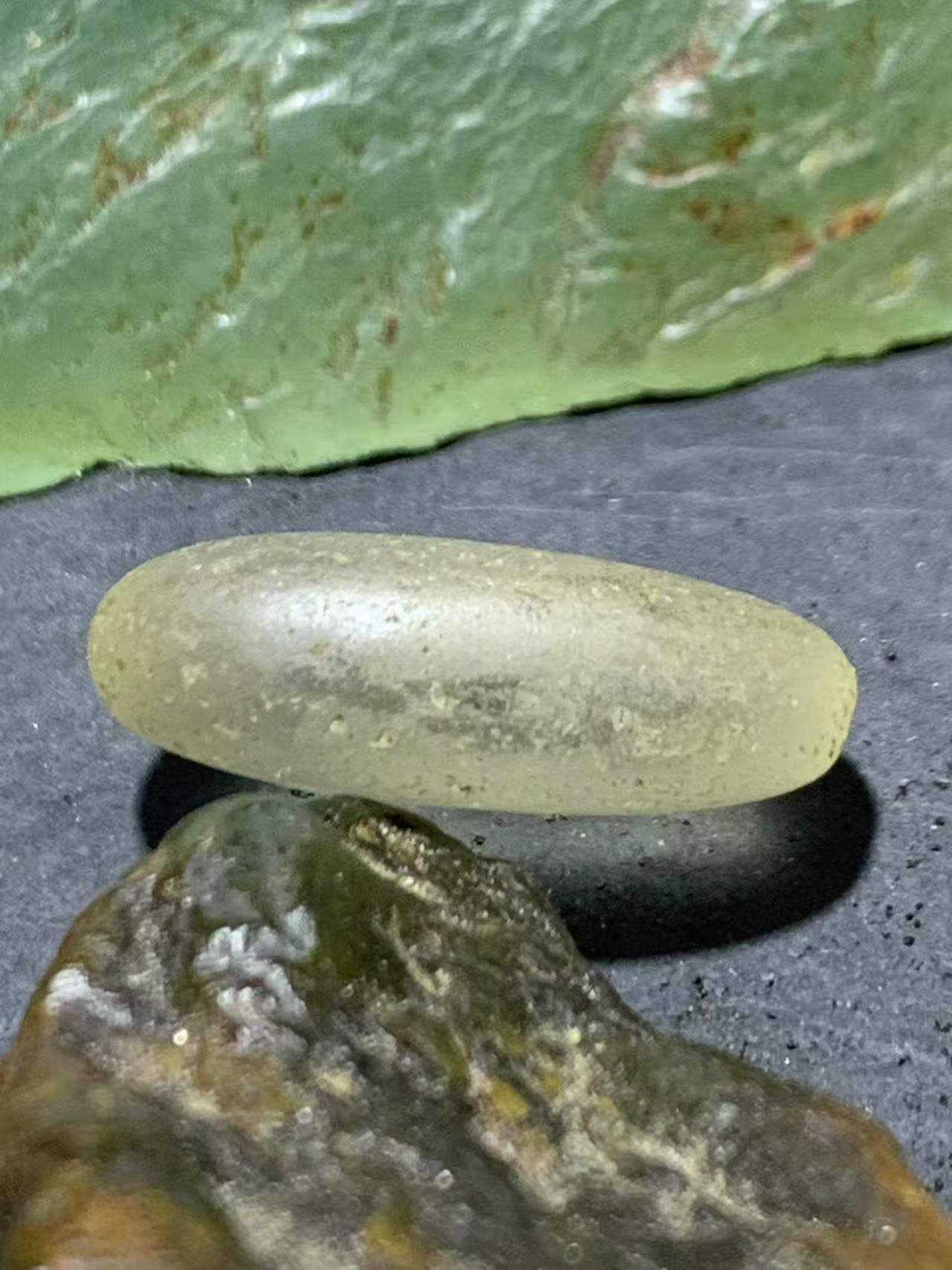 精美天然地表宝石光金丝玉原石一块，