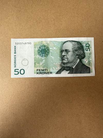 【炜奕收藏】，第三十七期 - 2000年挪威50克朗，AU品相，中软折