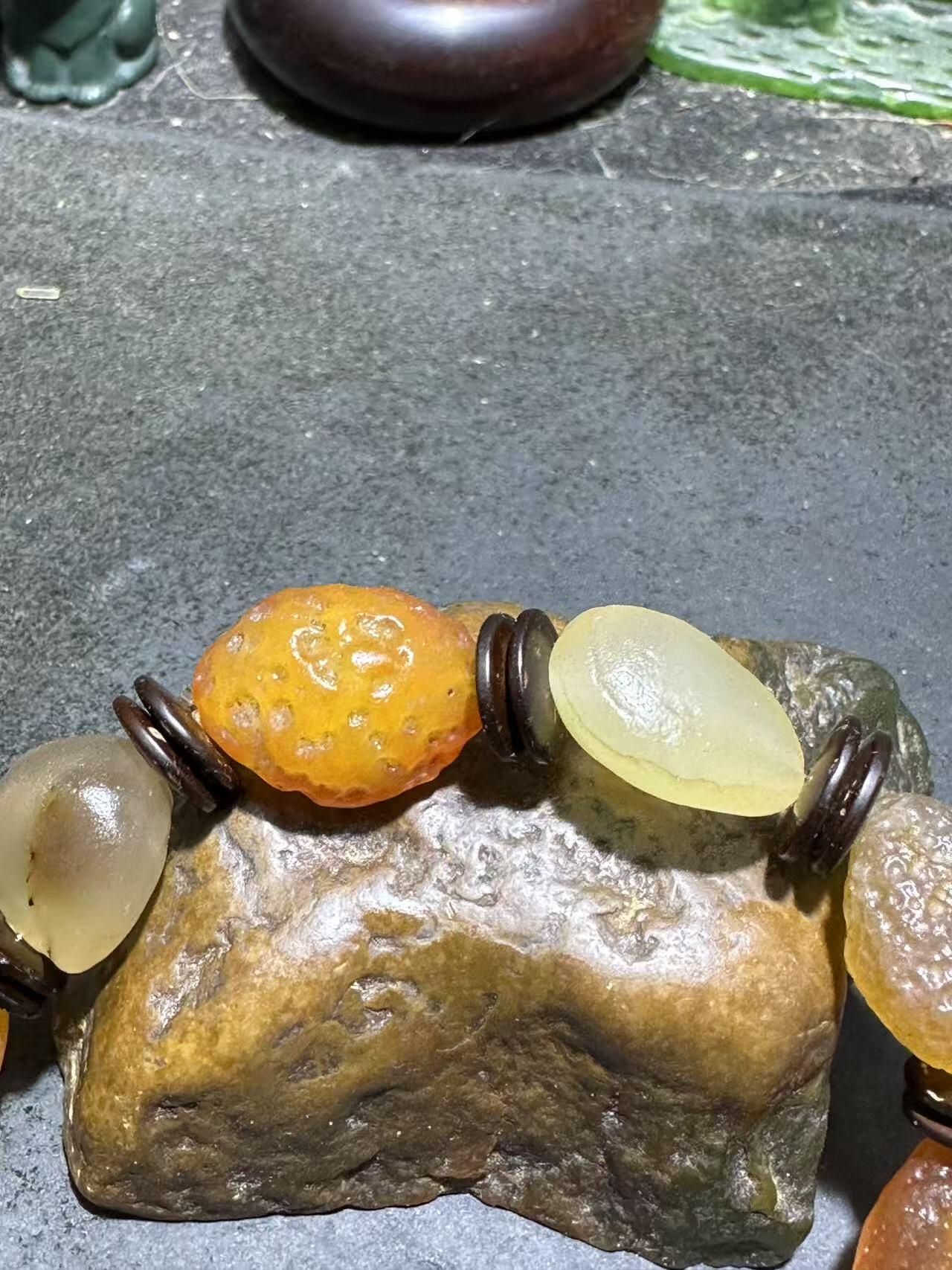 放一条福利！精美天然阿拉善戈壁糖心玛瑙原石手串一条，，