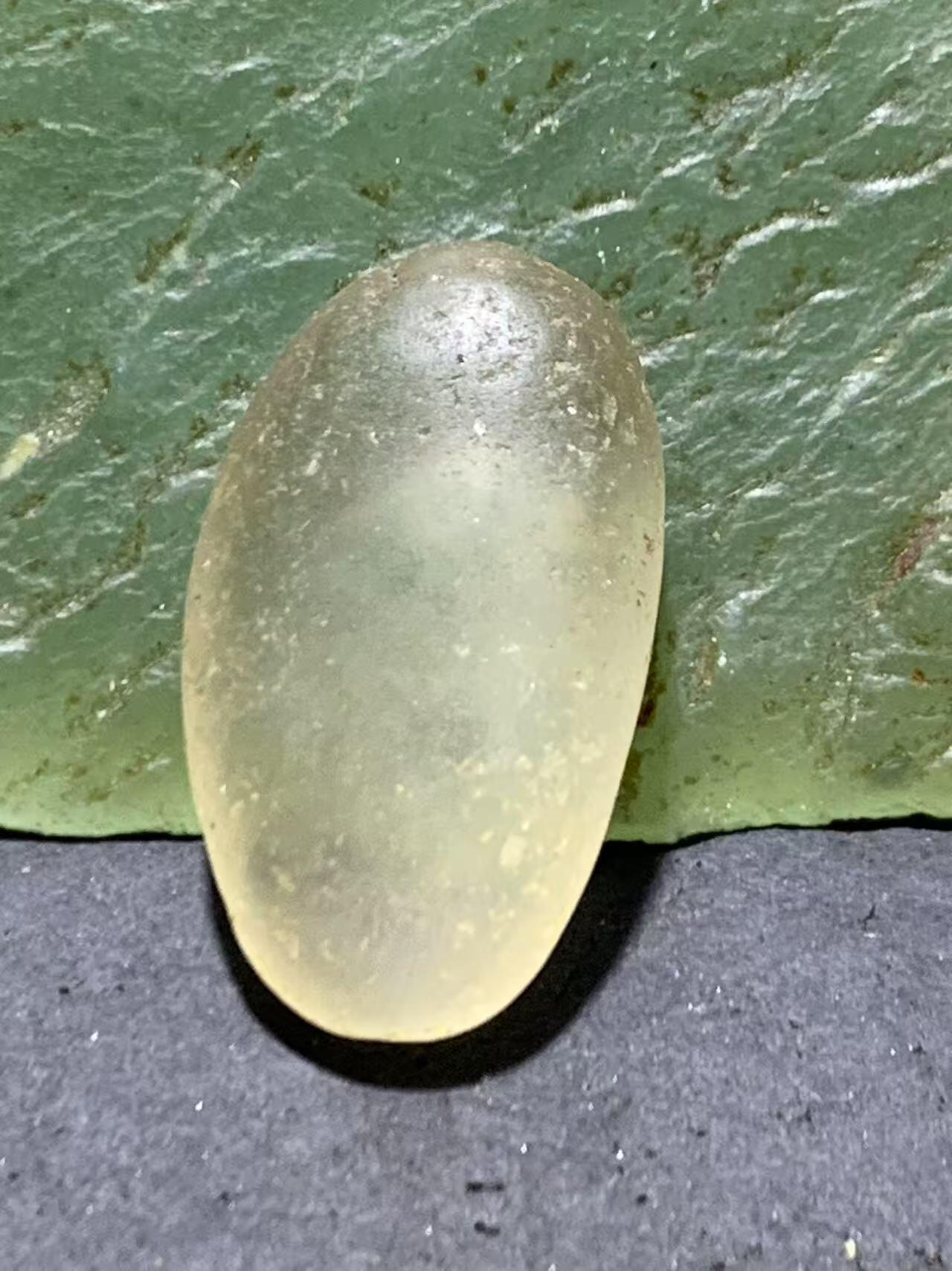 精美天然地表宝石光金丝玉原石一块，