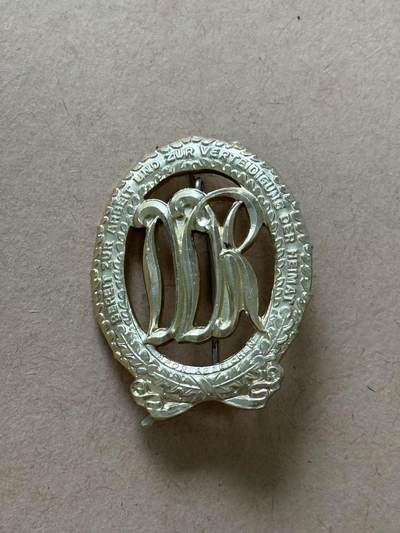 韵星假日拍卖第十九期 -- Rimey Holidays Auction 19 - 民主德国金级体育体能章