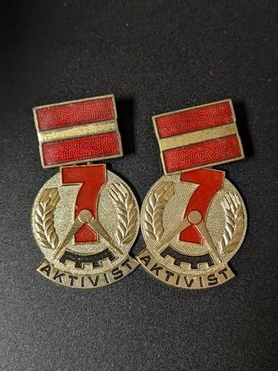 韵星假日拍卖第十九期 -- Rimey Holidays Auction 19 - 民主德国七年建设计划优胜服务奖章一对