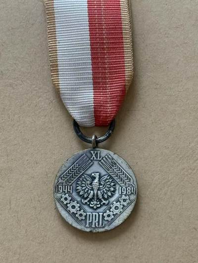 韵星假日拍卖第十九期 -- Rimey Holidays Auction 19 - 波兰人民共和国成立40周年奖章
