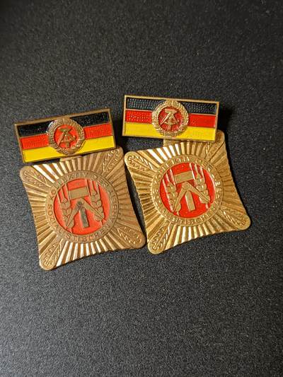 韵星假日拍卖第十九期 -- Rimey Holidays Auction 19 - 民主德国集体劳动荣誉奖章一对