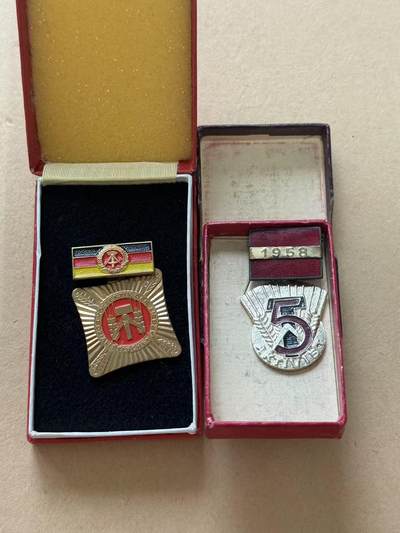 韵星假日拍卖第十九期 -- Rimey Holidays Auction 19 - 民主德国劳动荣誉奖章+五年优胜服务奖章带盒