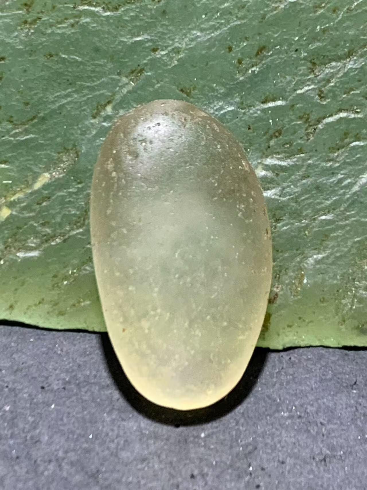 精美天然地表宝石光金丝玉原石一块，