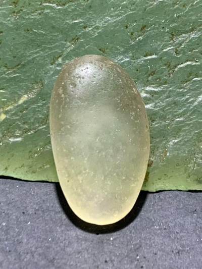 精美天然地表宝石光金丝玉原石一块， - 精美天然地表宝石光金丝玉原石一块，
