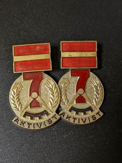 韵星假日拍卖第十九期 -- Rimey Holidays Auction 19 - 民主德国七年建设计划优胜服务奖章一对