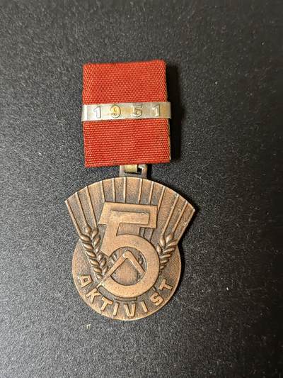 韵星假日拍卖第十九期 -- Rimey Holidays Auction 19 - 民主德国五年建设计划优胜服务奖章 最早期软挂