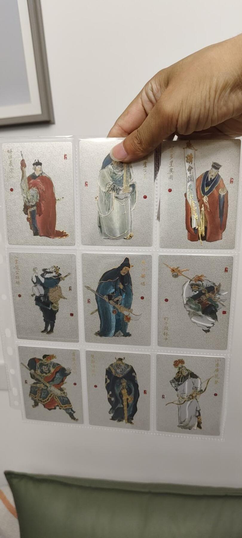 秋原瞳的小店第十六期（火辣辣的夏天，卡游最火哪吒和昆仑万象最火项目激情碰撞） 珍稀——x戴老粗闪水浒108套卡一套齐