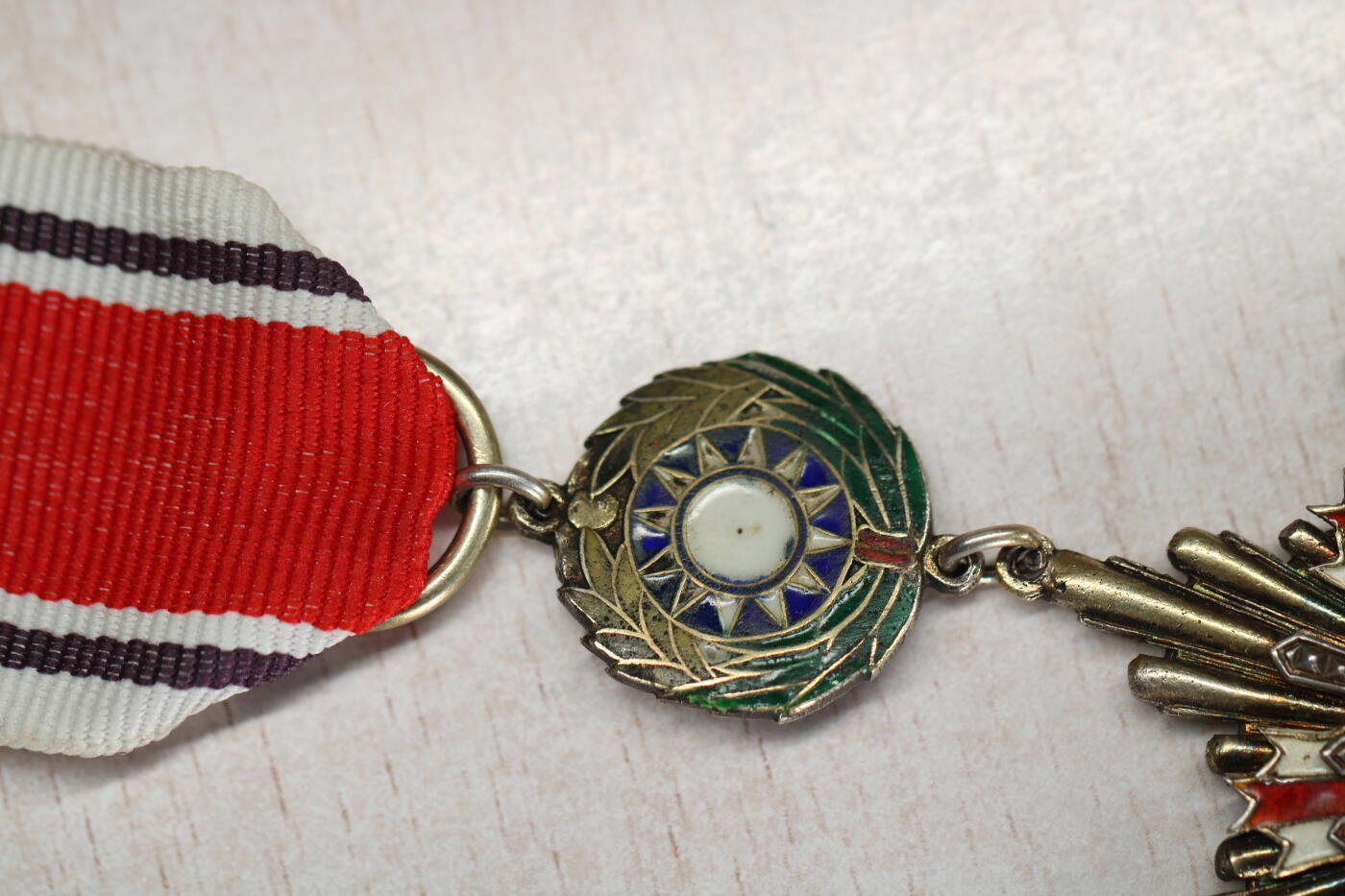 大猫徽章拍卖 第273期 国民政府 八年抗战胜利勋章 绶带非原配 余品相完好