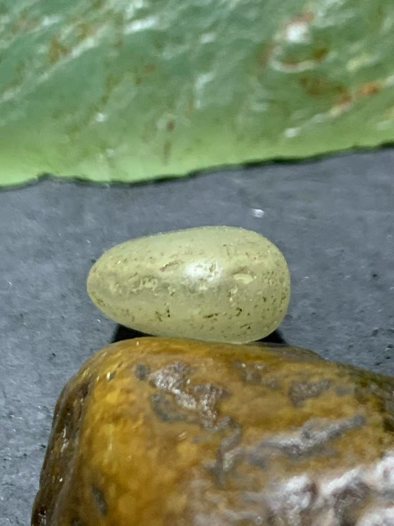精美天然地表宝石光金丝玉原石一块，