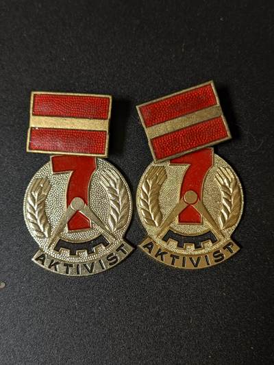 韵星假日拍卖第十九期 -- Rimey Holidays Auction 19 - 民主德国七年建设计划优胜服务奖章一对