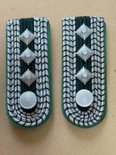 韵星假日拍卖第十九期 -- Rimey Holidays Auction 19 - 民主德国人民警察上尉肩章