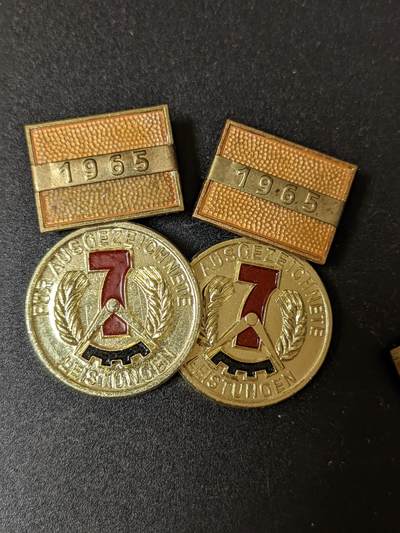 韵星假日拍卖第十九期 -- Rimey Holidays Auction 19 - 民主德国七年建设计划优秀服务奖章一对