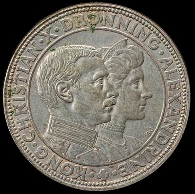 修遠堂世界钱币第七十五期 - 1923年丹麦国王银婚纪念2克朗银币 15g，含银80%