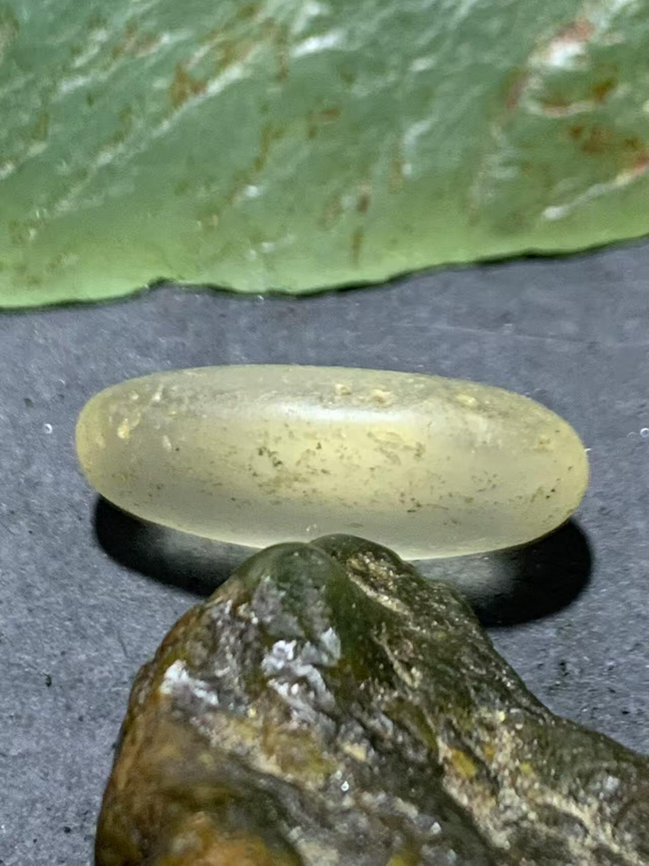 精美天然地表宝石光金丝玉原石一块，