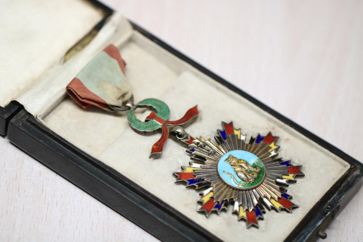 大猫徽章拍卖 第273期 北洋政府五等文虎勋章 原绶原盒 珐琅有轻微剥皮