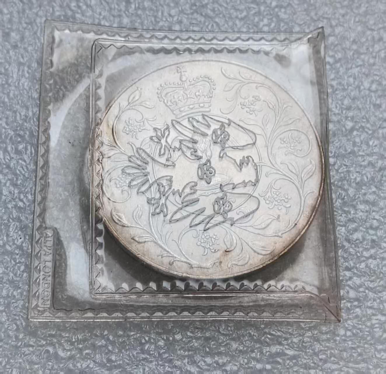 【麦稀奇收藏嘉年华】瓶子🏺第195期拍卖会  英国1977年伊丽莎白二世登基纪念克朗币  原包装