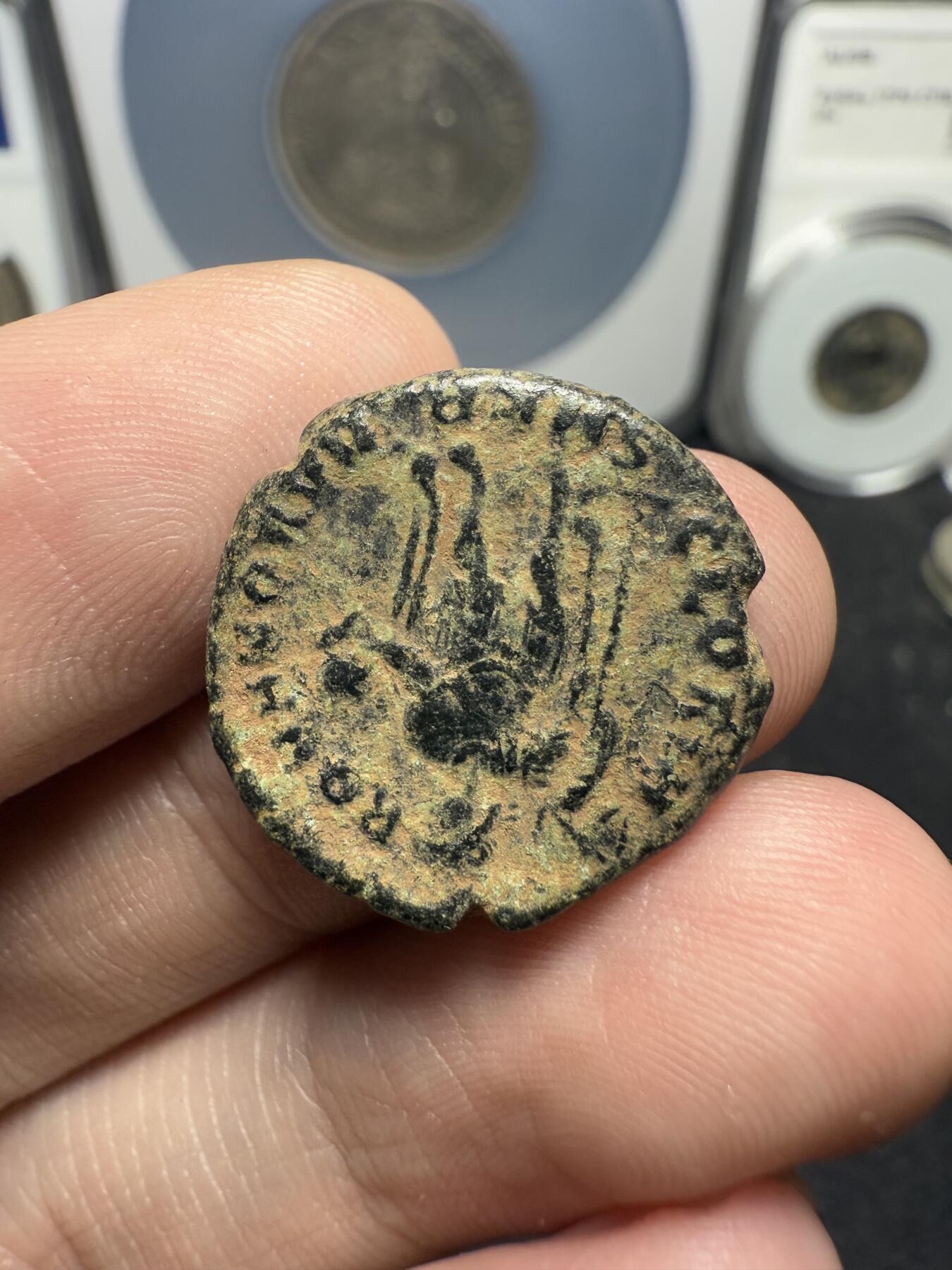 南宋泉阁俄币 外币 国币 专场第十二期【送拍无额外佣金】 古罗马 公元384-423 霍诺留铜币 个头偏大 厚重 罗马东西分裂后 西罗马第一位皇帝 头像打制不错